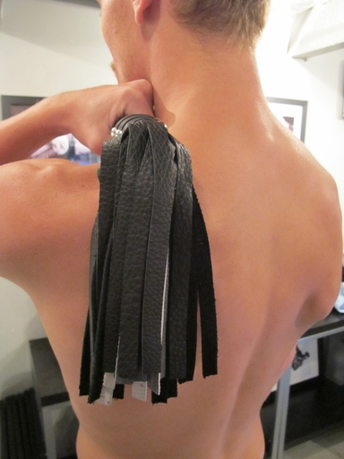 SMALL COWHIDE HANDY SIZE FLOGGER